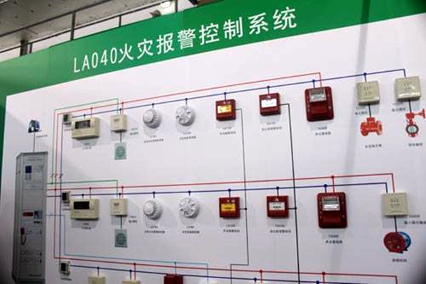 出現(xiàn)火警時，樓宇控制系統(tǒng)如何快速做出反應(yīng)？